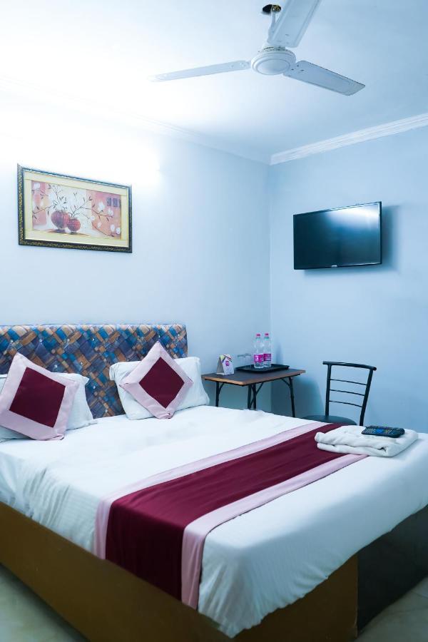 نيودلهي Comodo Satya Niketan Residency المظهر الخارجي الصورة